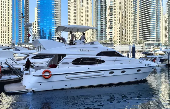 52ft luxury yacht rental in Dubai Marina – private cruise for 18 guests