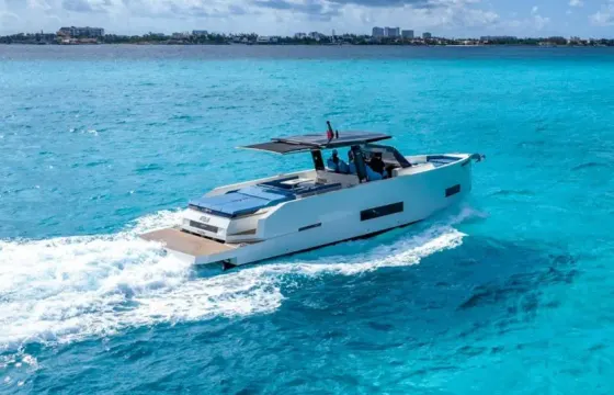 42ft Incredible De Antonio Motor Yacht in Cancún