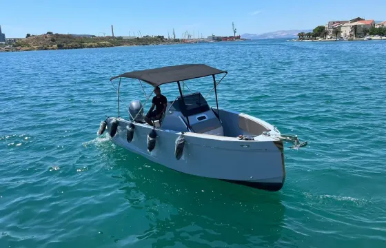 8-Hour Private Cruise Around Milos: Kleftiko, Sarakiniko & Sykia Cave