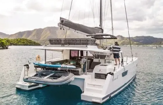 Private 10-Day Luxury Catamaran Cruise Tahiti to Bora Bora w/ Crew