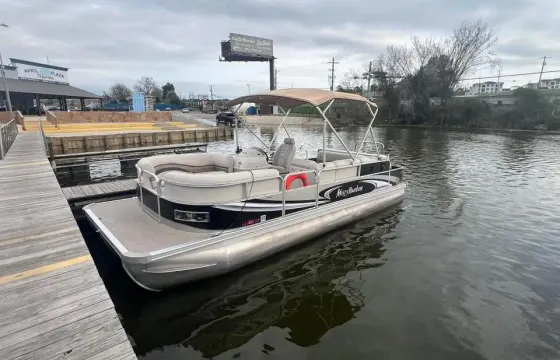 Misty Harbor 22ft Tritoon Rental Lake Conroe! Enjoy a scenic cruise!