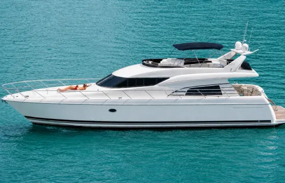 65' Sunseeker Manhattan Flybridge Charter on Lake Michigan, Chicago