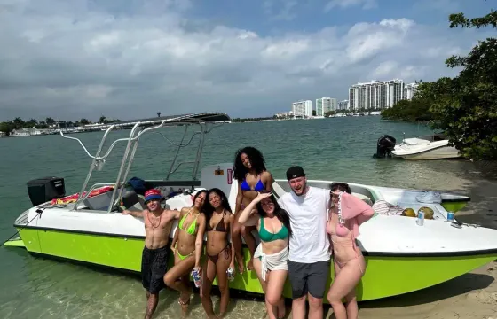 Catamarán 28” ⭐️ Best way to Enjoy Miami On a boat for the best price in town
