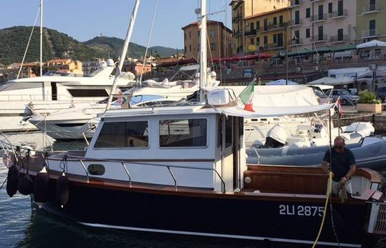 Charter 33' Motor Yacht in Porto Santo Stefano, Italy