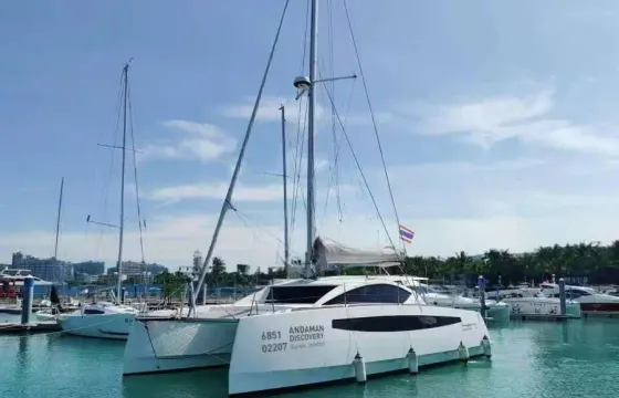 Set Sail for Paradise - Comar Comet Cat 37