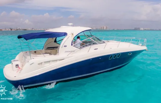 40' Sea Ray Motor Yacht in Cancún for 12 Persons