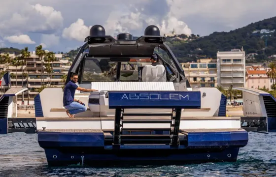 60ft Evo R6 Motor Yacht - Power, Style and Comfort - available in Antibes