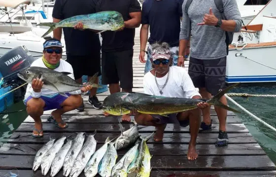 37' Chris Craft Fishing Charter for 8 People in Cancún, Mexico