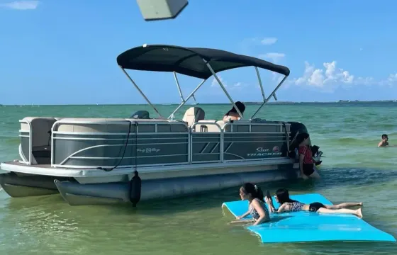 Suntracker Party Barge Rental – Family-Friendly Pontoon Boat in Clearwater, FL