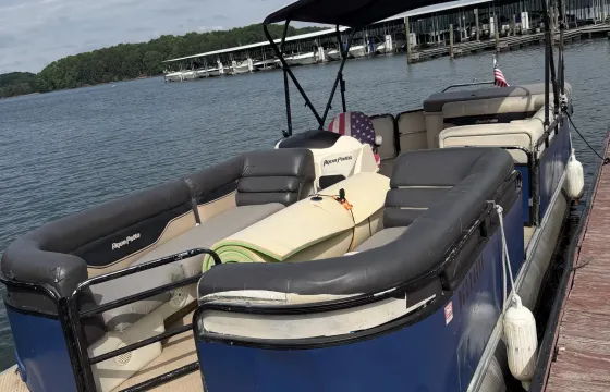 Lake Norman’s Ultimate Party Pontoon – The Wild Heifer (12 Guests!)