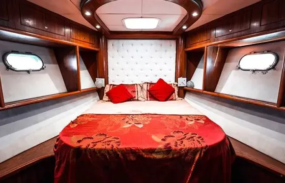 🐬 Dubai 75ft Mega Yacht Rental – Luxury Cruise for up to 35 Guests