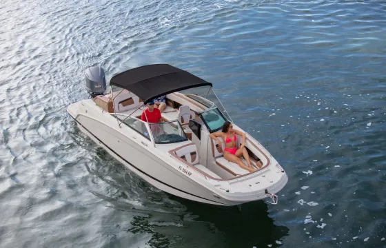 Top of the line 27' luxurious Four Winns for your Boat Day!