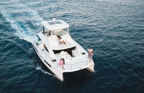 Luxe Catamaran in Waikiki, Hawaii - 43ft Private Catamaran Yacht