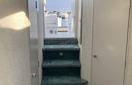 Set Sail on a Spacious 42' Silverton Express Cruiser Yacht