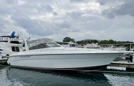 Set Sail on a Spacious 42' Silverton Express Cruiser Yacht