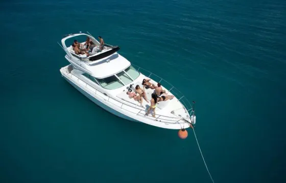 SEA RAY 45 ft for your day at sea in Cancun.