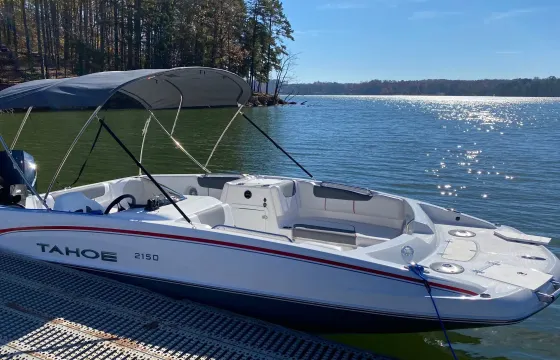 2022 Tracker Tahoe 21ft Deck boat for Fun Filled Day on Lake Lanier!!