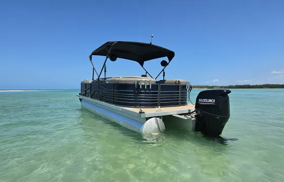25ft Party Pontoon with Powerful Stereo - Seats up to 13!