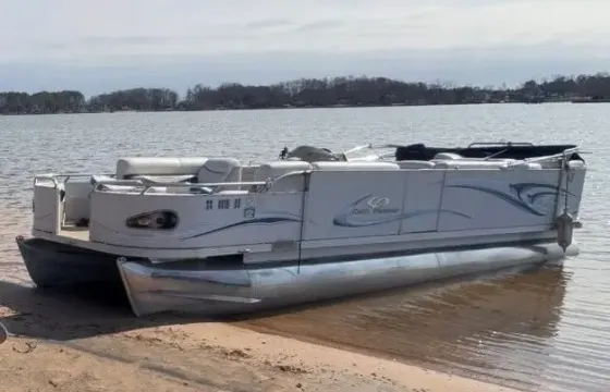 24' Savannah Crest Pontoon for 14 People available on Lake Norman