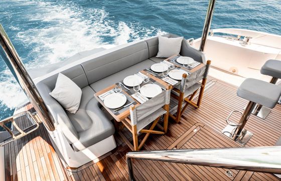 Sunseeker 70' Exclusive Motor Yacht - Perfect for Private Events in Chicago