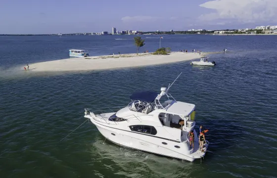 Enjoy our gorgeous, well maintained 40ft Silverton yacht