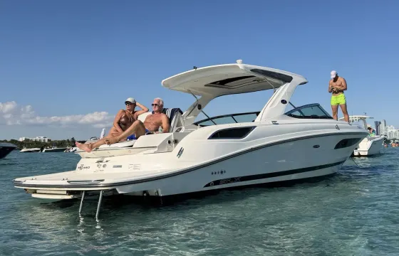 Sea Ray SLX 350 Yacht In Fort Lauderdale Downtown Finest!