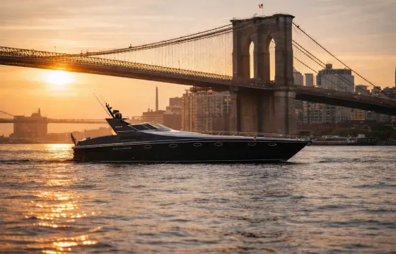 NYC Yacht Charter | Private Luxury Experience | Manhattan Skyline | Siren