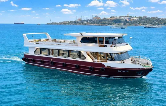 Custom 105' Superyacht for a Magnificent Boat Experience in Istanbul