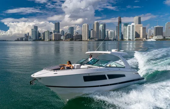 Luxury Four Winns H350 Yacht – Cruise Miami in Style!
