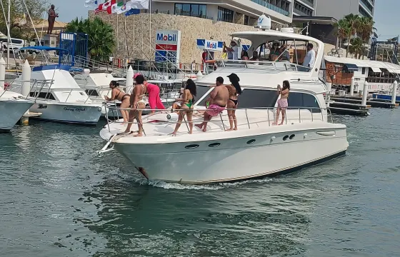 52' Sea Ray Available for Rent in Cabo San Lucas - 19 People Allowed