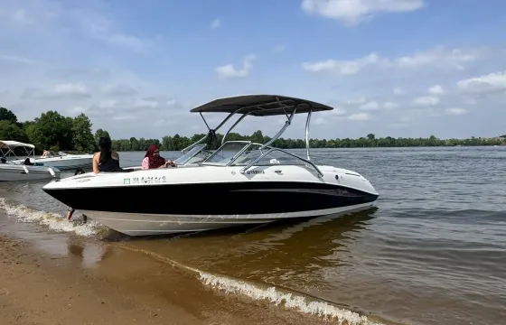 Yamaha Jet Boat – 10 Seater Adventure on the Water