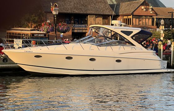 Private Yacht Charter: On 40ft Regal Commodore