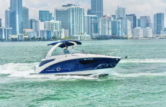 New Luxury Regal Powerboat for Up to 6 People in Miami Beach