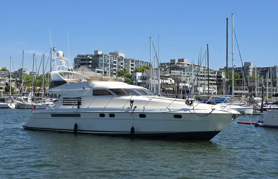 65' Fairline Luxury Yacht for Private Parties In Vancouver ( 25 Guests)