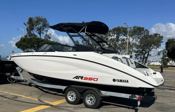 25’ San Diego/Lake Perris/Big Bear - 12 people Cruise/Fishing/Party!!