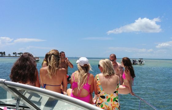 Beautiful 36' Sea Ray Motor Yacht up to 12 guests and floating mat in Miami!!