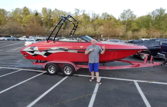2000 Crownline 225 Santa would be proud of this sleigh! Lets deck the halls!