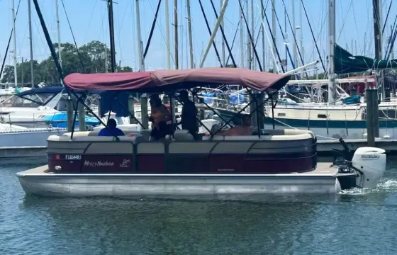 2017 Misty Harbour pontoon, bluetooth, dual Bimini. Come explore St Pete Beach