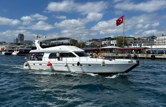 Luxury 21m Yacht on the Bosphorus – One Route, Two Continents