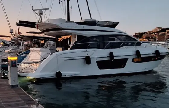 Explore Calabria on Azimut 53 Flybridge Yacht