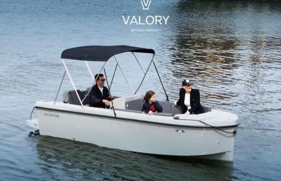 Valory 525 Premium Boat Rental without license