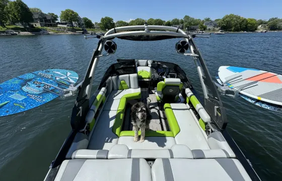 Prior Lake - Party, Surf or Chill - Captain w/21ft Malibu