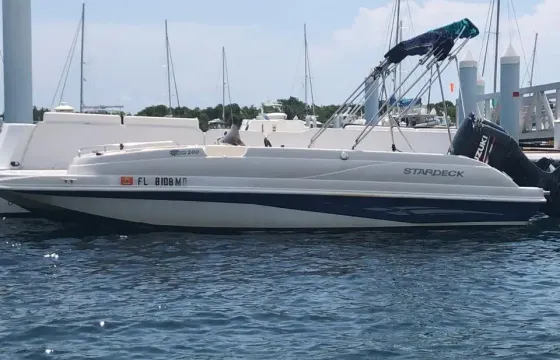 Rent Starcraft 21' Deck Boat in Riviera Beach