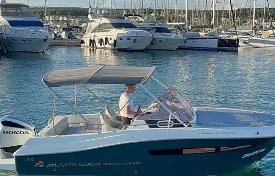 Atlantic SunCruiser 690 Yacht
