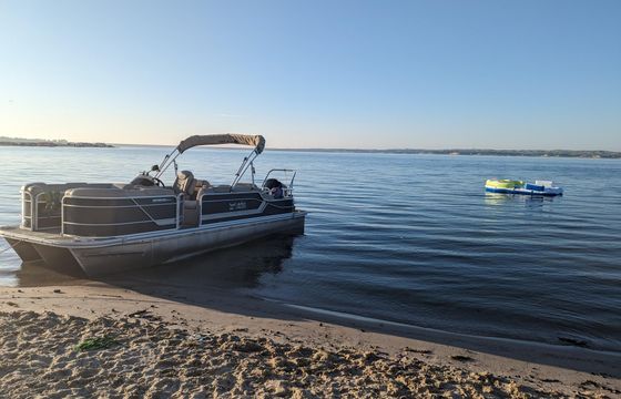 2021 SunCatcher Fusion Tritoon: Room for 12 w/Yamaha Power and Ski Tow Ready!!!