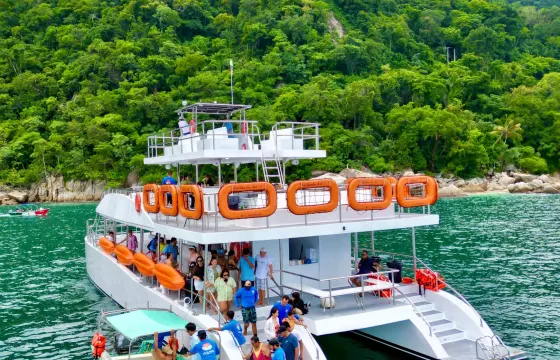Private Mega Yacht Charter 100: Puerto Vallarta
