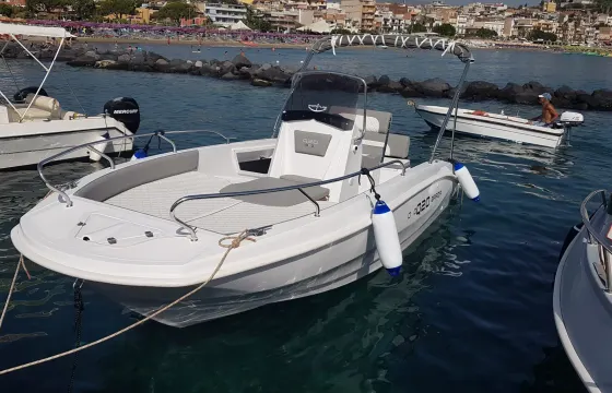 Q-Barqa Q20 in Giardini Naxos (6 People Seating Capacity)