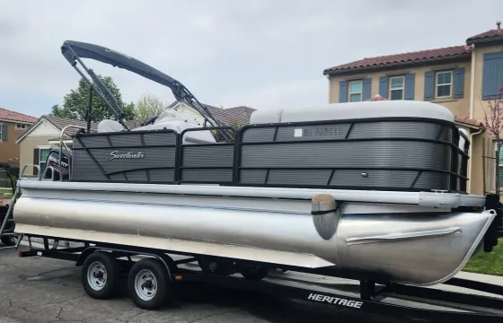 22ft Luxury Party Pontoon Boat in Perris