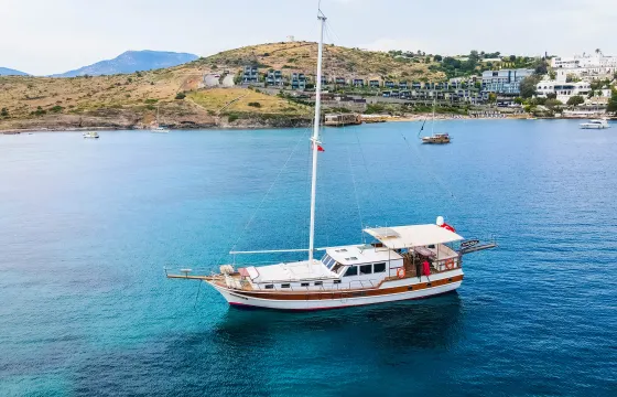 Elegant Gulet: 18-Meter Classic Yacht for Unforgettable Aegean Cruises