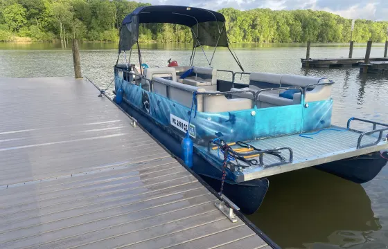 Spacious Pontoon Boat for Rent on Mountain Island Lake